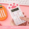 Kalkulačka s roztomilým kočičím drápem a jahodou - ideální pro studenty a kancelářské použití