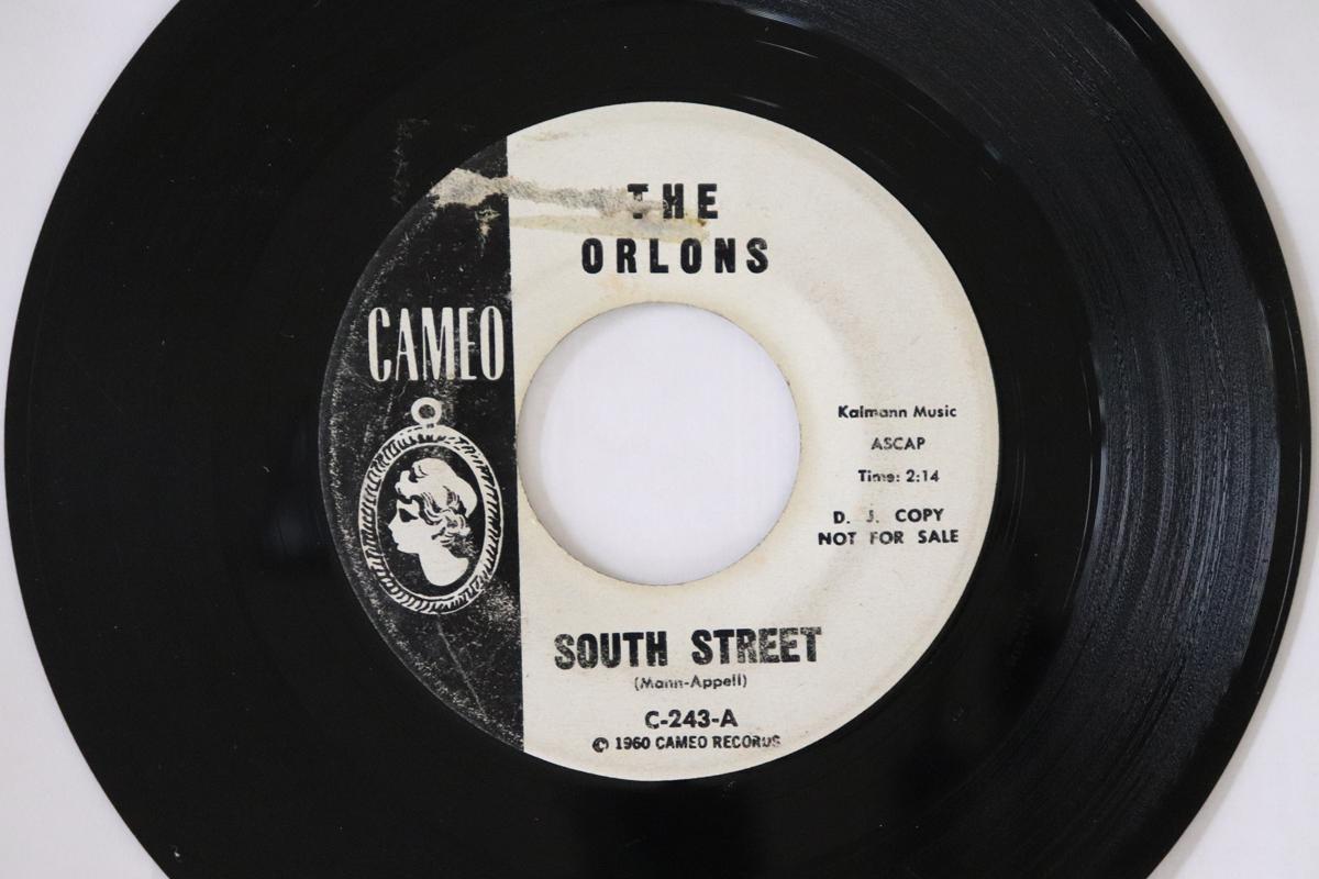 

7inch Record ORLONS - South Street / Them Terrible Boots C243 Cameo 1963 US Rock Used