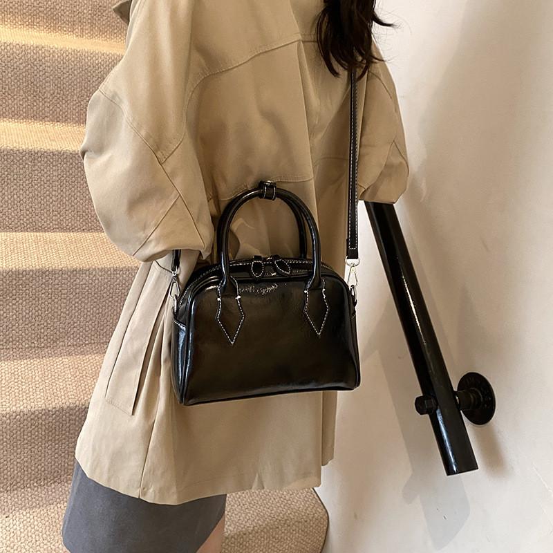 IELGY Handbag Niche Oil Wax Leather Boston Female Bag Fashion Commuter Bag