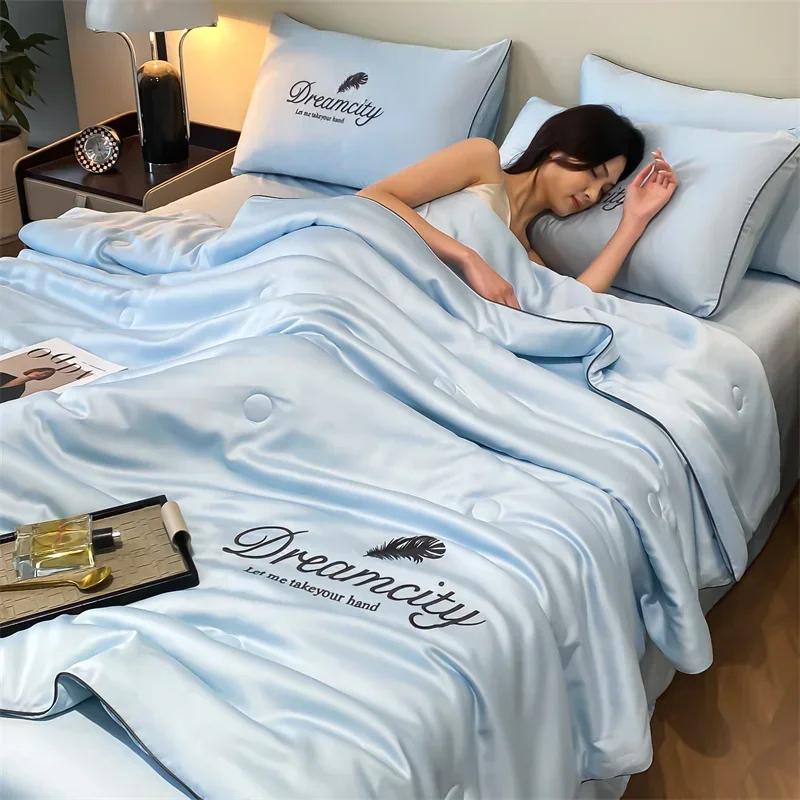 Antibacterial Embroidery Skin-friendly Imitation Silk Ice Thin Blanket,Air Conditioner Washable by the Cool Summer Quilt