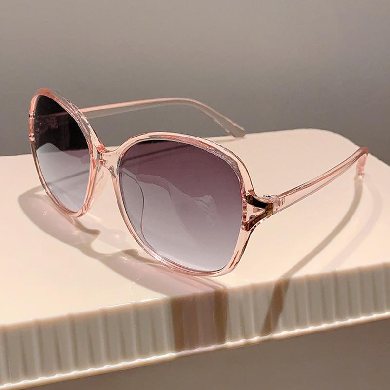 Butterfly Big Frame Sunglasses Women For Female Vintage Elegant Sun Glasses Luxury Brand Designer Punk Popular Rivet Eyeglasses