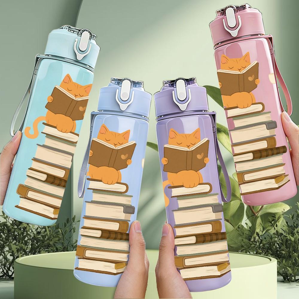 1PC Cat Stack On Top Of Books Print 750ml Color Plastic Sports Water Bottle Leakproof Flip Straw Lid Suitable for Sports Office Home Use