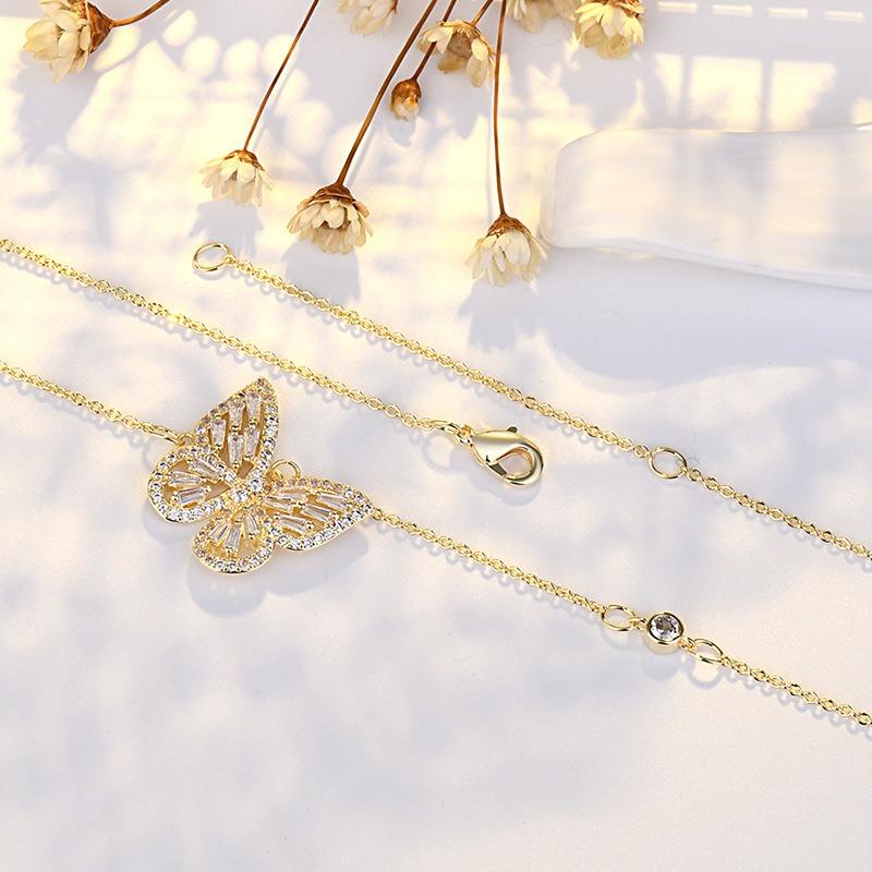 Butterfly Necklace for Women with Fashionable Personality, Slightly Inlaid Diamond Clavicle Chain Necklace Temperament Versatile
