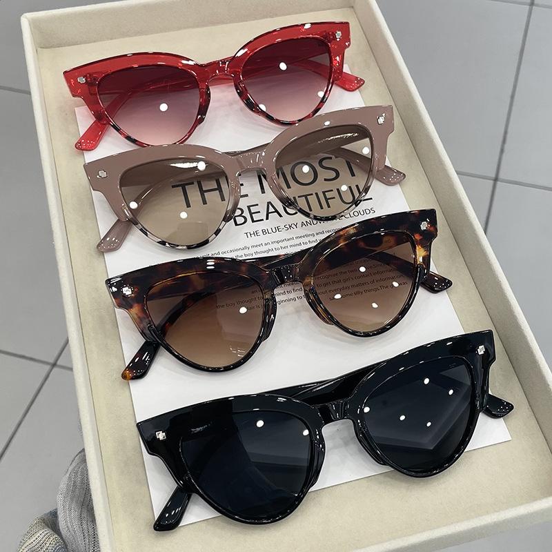 Cat Eye Shape Sunglasses Women Rivets Decoration UV Protection Men Sunglass Fishing Mountaineering Women's Sunglasses