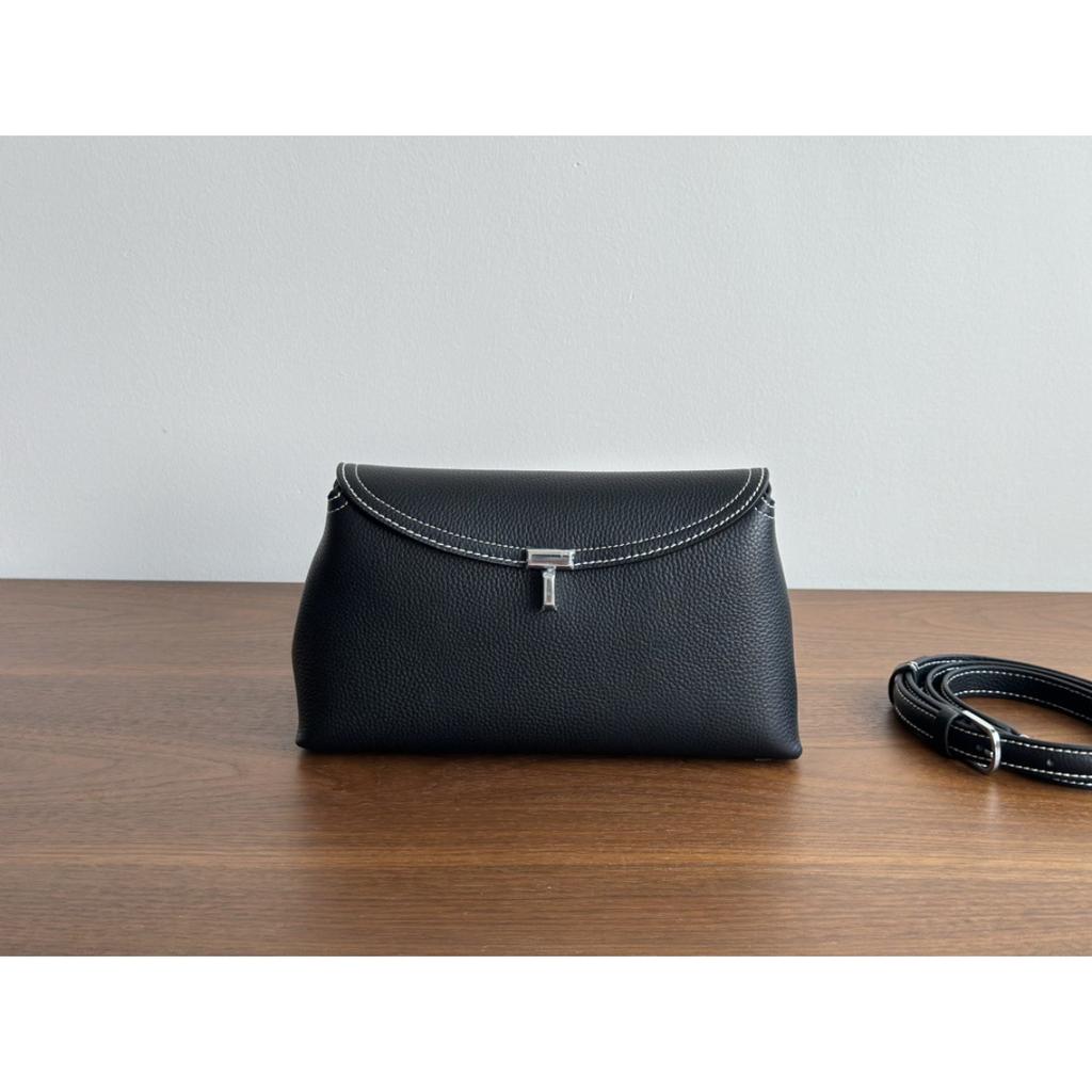 Borsa a tracolla/a spalla da donna Kazilan in camoscio di nicchia Toteme piccola in pelle di mucca con patta, chiusura a fibbia, grande capacità