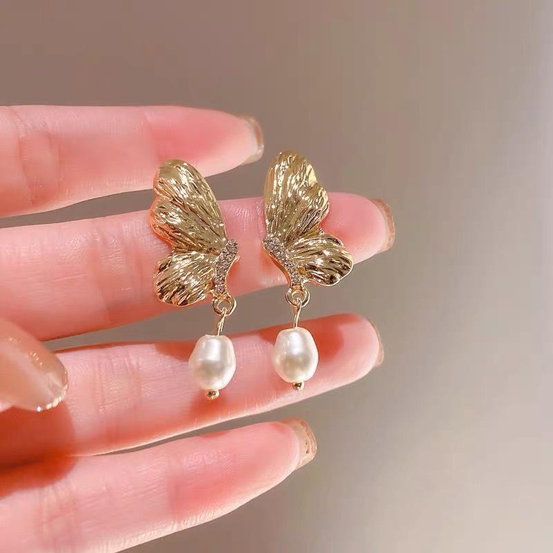 S925 Silver Teardrop Pearl Zircon Stud Earrings: Elegant Women's Fashion