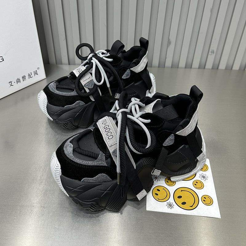 

Girls sports shoes 2025 autumn new children s lightweight dad shoes girls middle-aged and older children Internet celebrity running shoes tide 28 inner length is about 17.8CM.