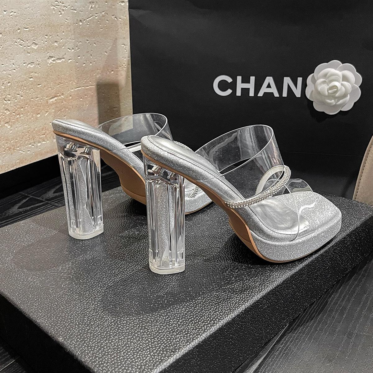 

Серебристое слово со стразами, открытые крутые шлепанцы, женская летняя обувь, высококлассный кристалл, толстый каблук, квадратный носок, высокие каблуки 40