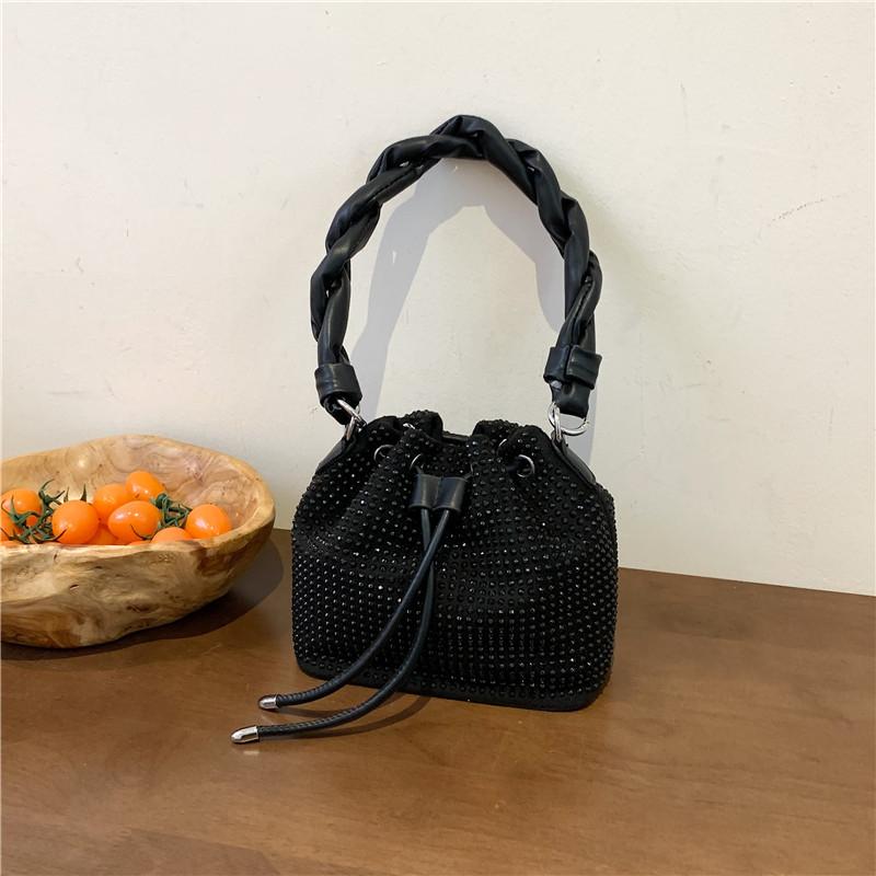 

Модные сумки-ведра с заклепками для женщин, новые женские сумки из искусственной кожи на одно плечо с завязками на шнурке, повседневная женская сумка