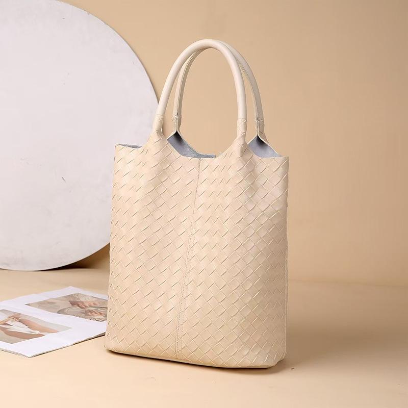 

2025 Новая Женская Сумка из Натуральной Кожи Нишевая Универсальная Модная Плетеная Сумка-Тоут из Коровьей Кожи Простая Сумка-Подмышка 29*33*14 бежевый