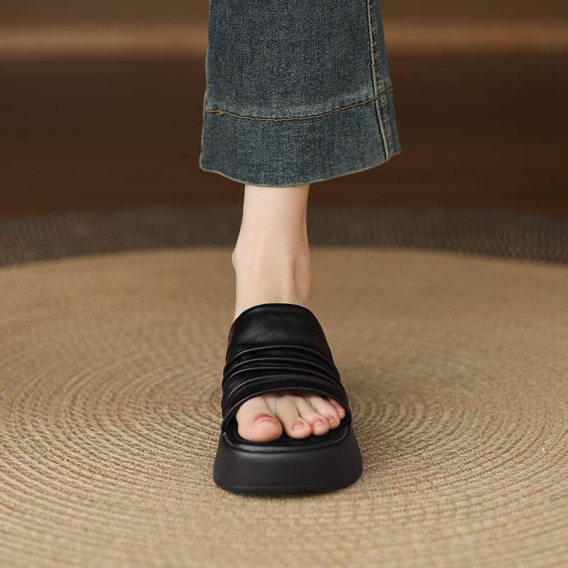Krazing Pot Cow Skin Summer Size 40 Outside Slippers Thick Bottom Flat Platform Pleated Decoration Women Flip Flops Sandals