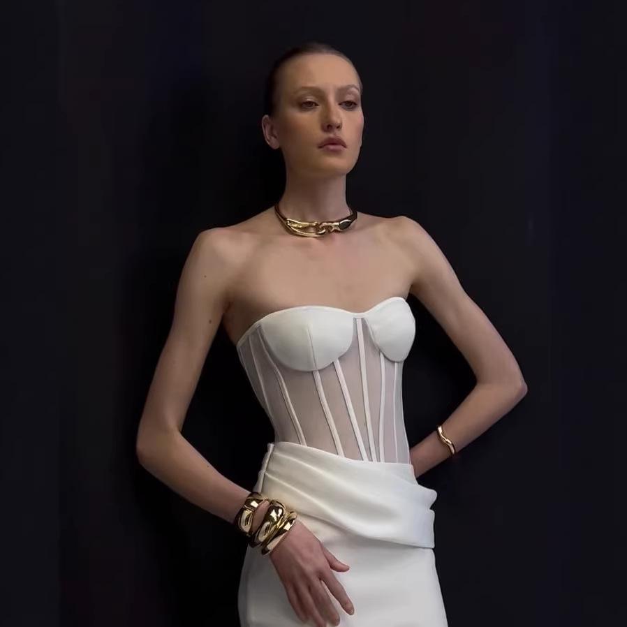 Robe de Mariée Sirène Blanche Sans Bretelles avec Ceinture Haute - Jupe Élégante Amincissante pour Mariages et Banquets