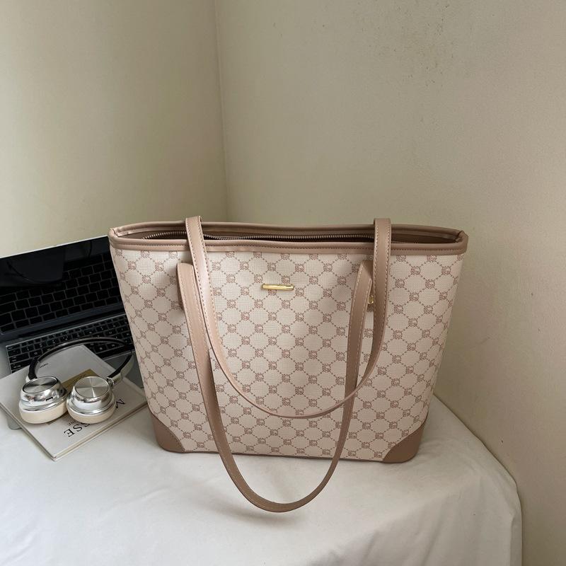 Casual High-value Tote Bag Women's New Hand-carried Commuter Bag Fashionable Going Out Large-capacity Shoulder Bag