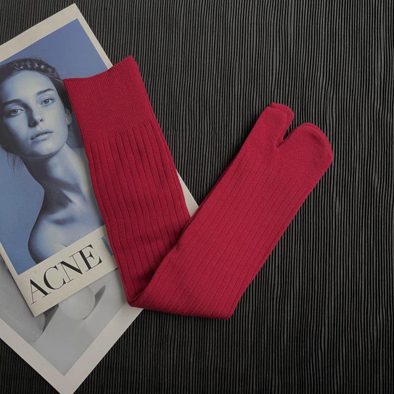 Vysoce kvalitní česaná bavlna ponožky s oddělenými prsty pro ženy jednobarevné jednoduché pohodlné měkké dvoupalcové japonské Harajuku dámské Tabi ponožky