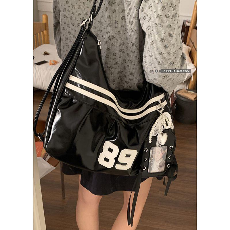 

Сумка в стиле Миллениум для женщин 2025 Новое поступление Приливной рюкзак в стиле меньшинства Модный рюкзак Большой вместимости Сумка-тоут через плечо Сумка для поездок Black