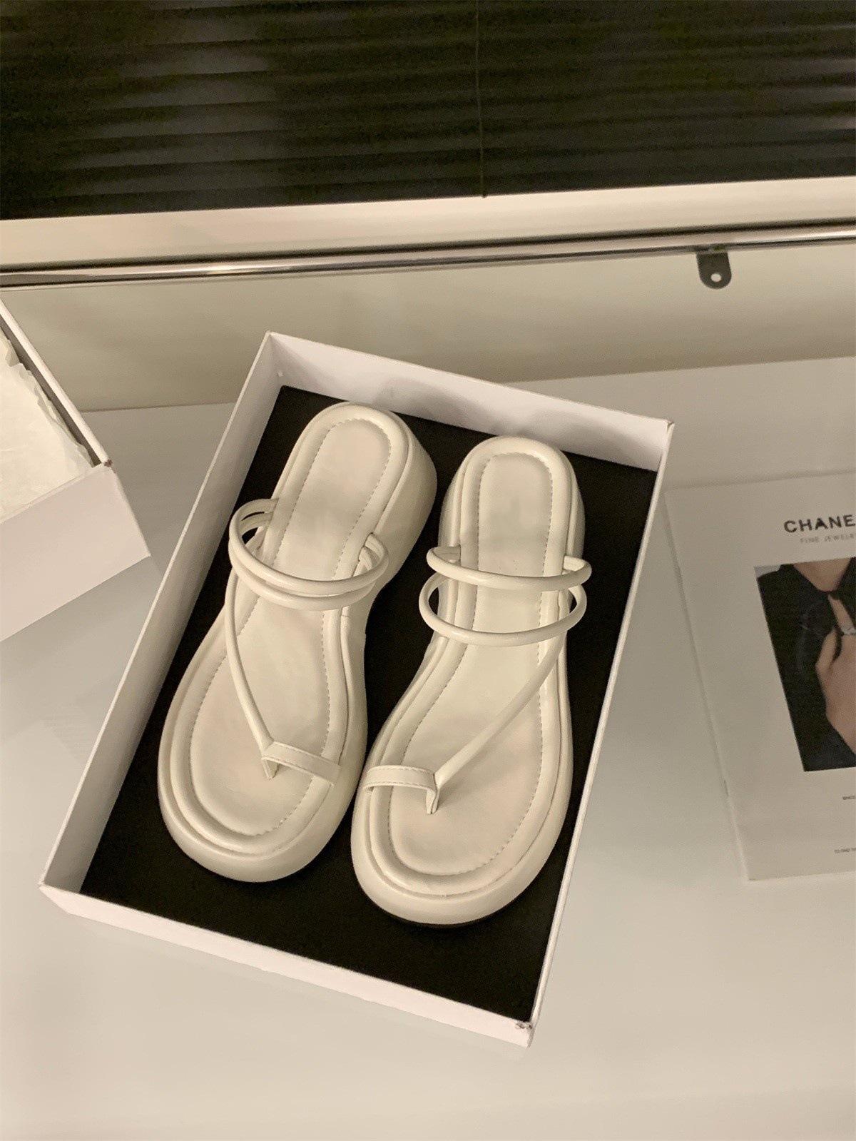 

Slope heel leopard print cover toe strap sandals women s shoes 2025 new summer outer wear thick-soled heightening cool slippers 40