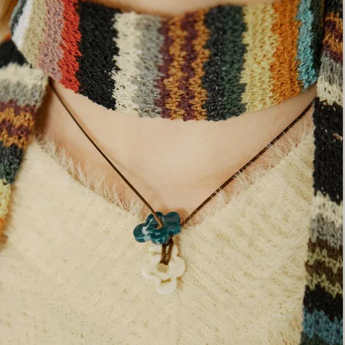 Asymmetrical Daisy Pendant String Necklace