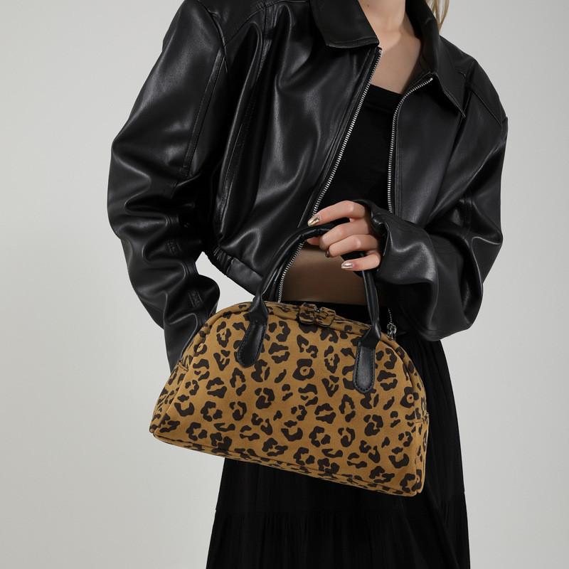 Trendy Aesthetic Pu Shoulder Bag Elegant Vintage Pillow Bag For Everyday Use