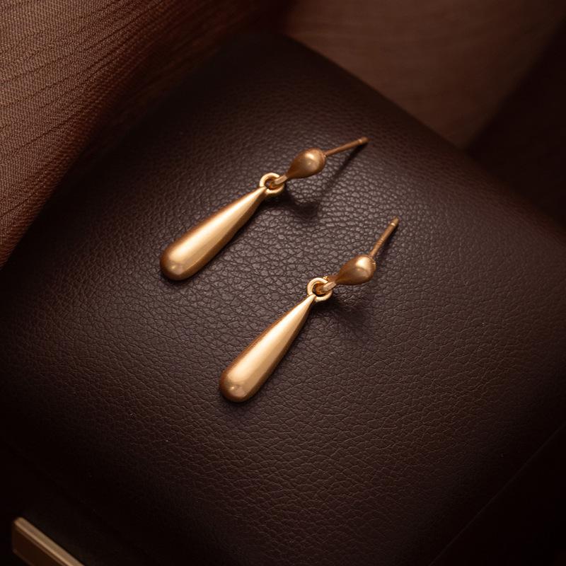

Simple Wind Brushed Water Drop Earrings, High-End Women S Light Luxury Niche Cold Wind Earrings 925 Silver Needle Earrings
