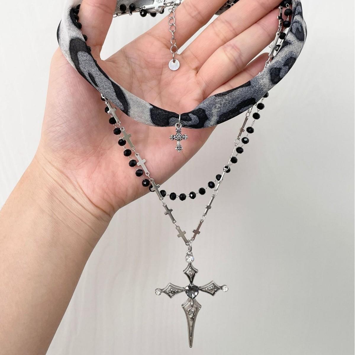

New Retro Punk Heart-shaped Zircon Sliver Color Cross Pendant Black Beaded Multi-layered Necklace for Women Hot Girl Y2k Jewelry
