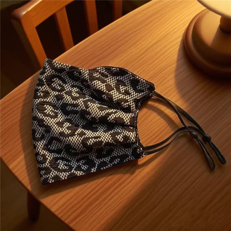 

Теплая маска с леопардовым принтом, Флисовая ветрозащитная маска для лица, Маленькая велосипедная теплая маска для лица с регулируемыми ушными петлями One size кофейный