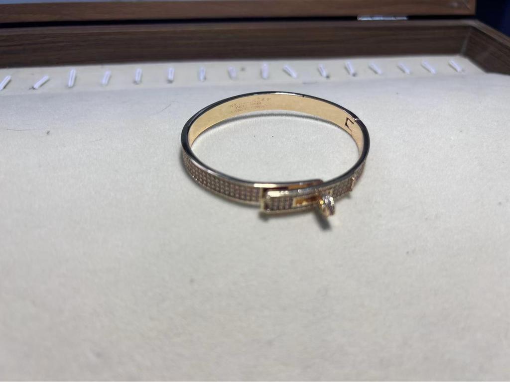 Rose Gold Pink Diamond Pig Nose Bracelet – Women's 18K CNC Full Diamond Twist Button, Couple Style.
