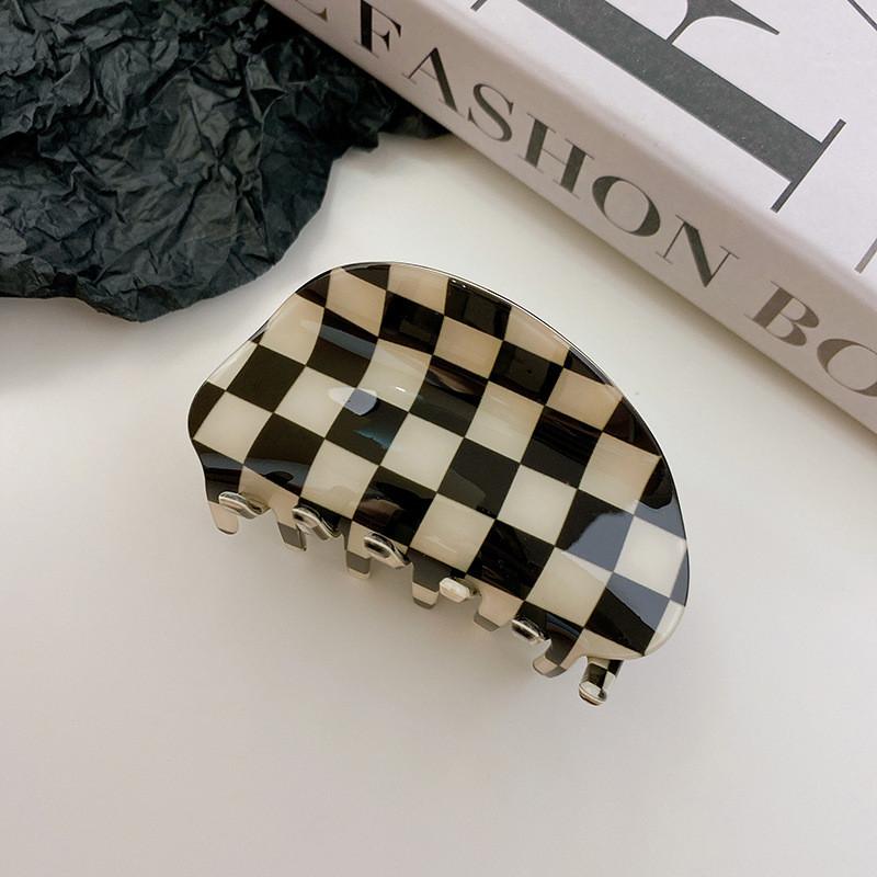 Fashionable Pvc Black And White Checkerboard Hair Claw Clip For Women Ideal For Everyday Use BlackWhite 8.7cm