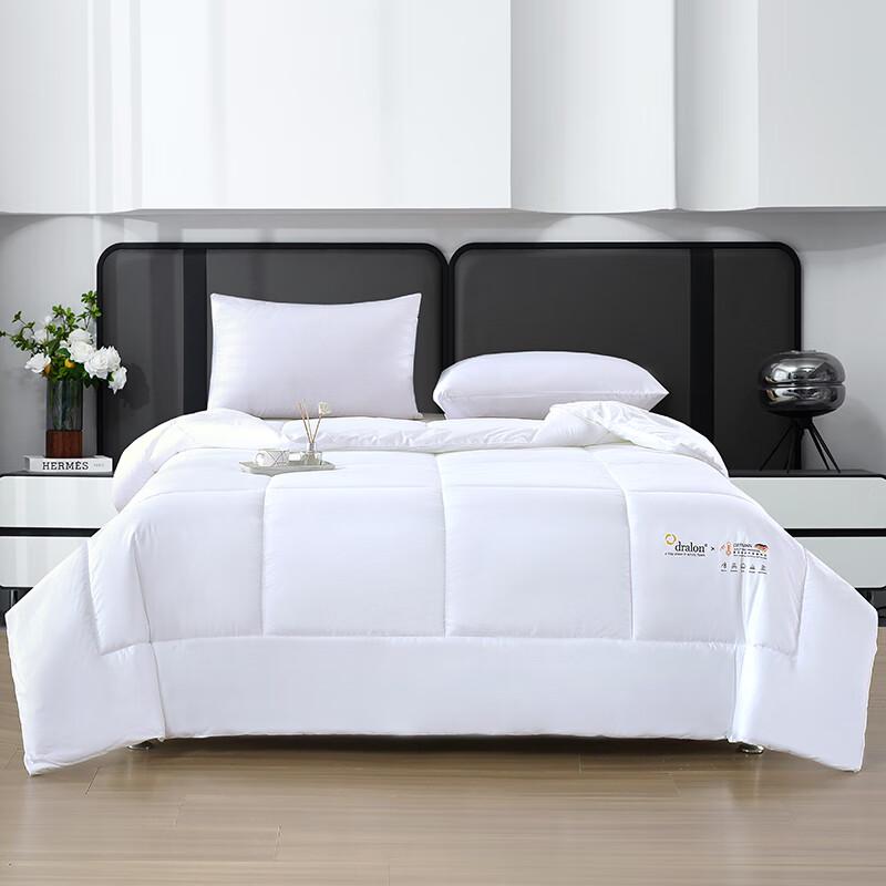 

Yalu De Velvet Warm Quilt