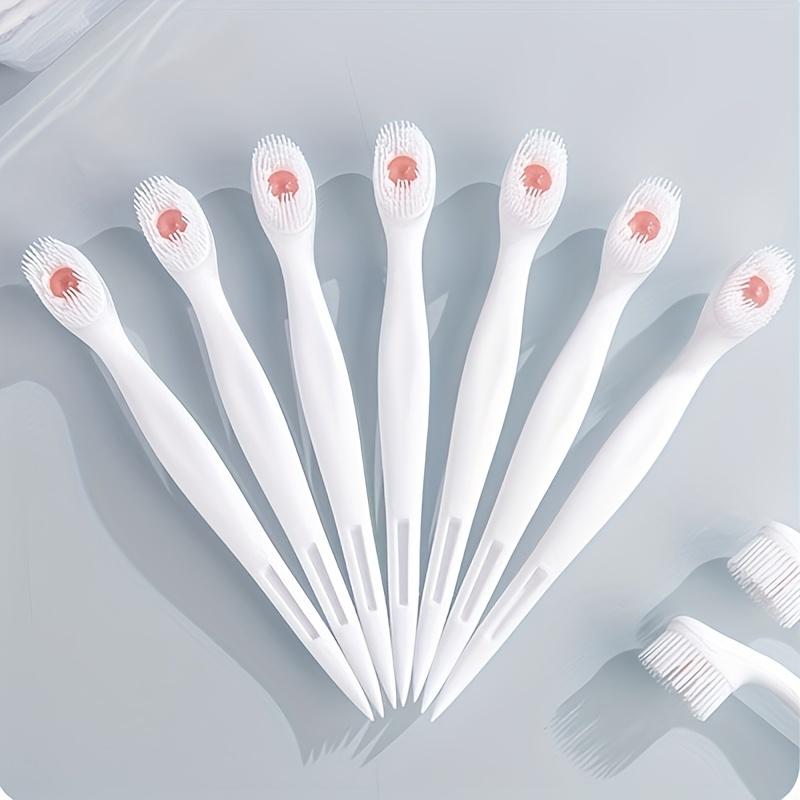 Mini-Einwegzahnbürste mit Pfirsichfrischerperlen, Zahnpasta und Zahnstocher – hypoallergene Polyesterborsten, kompaktes Design, tragbares Aufbewahrungsetui