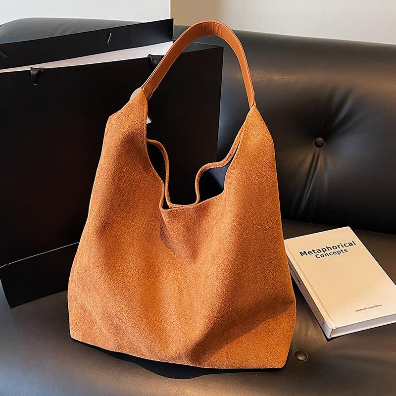 Niche Suede Bag for Women In Autumn and Winter New Large Capacity Single Shoulder Armpit Bag Casual and Versatile Commuter Tote Bag