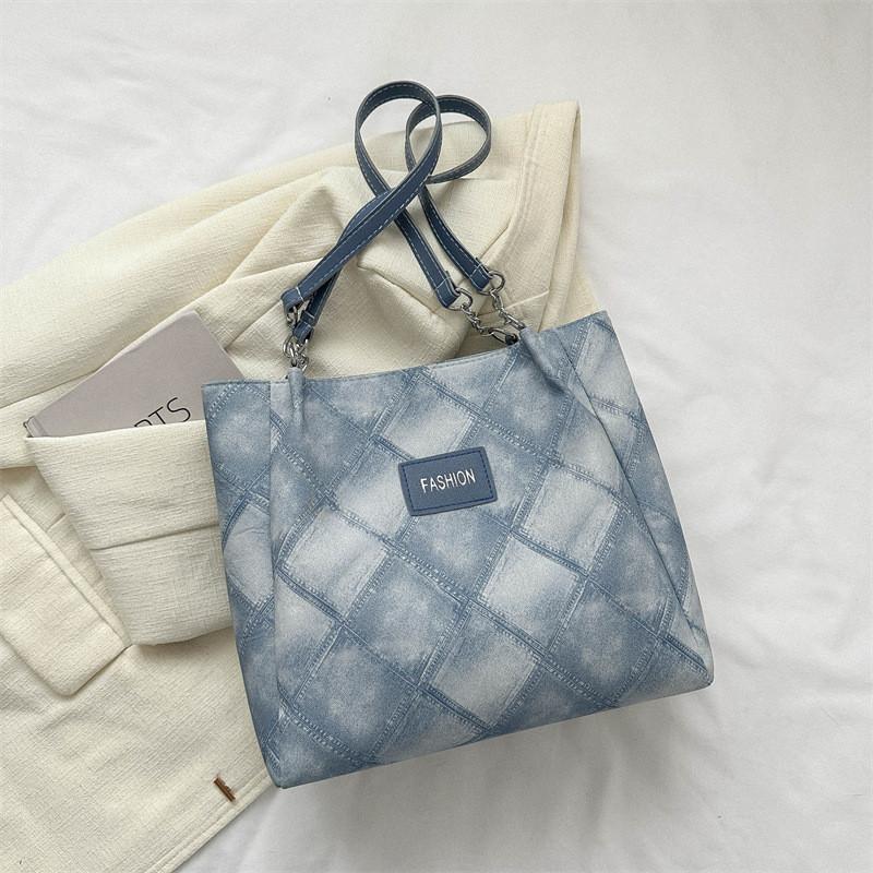 

Versatile Commuter Tote Bag For Women Chic Street Style In Black Khaki Magenta Blue синій