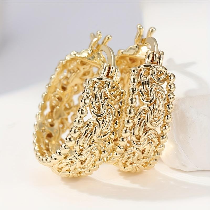 

1 Pair of Gold Color Hollow Twisted Geometric Pendant Earrings, Suitable for Women s Daily Wear, Party Zircon Gifts