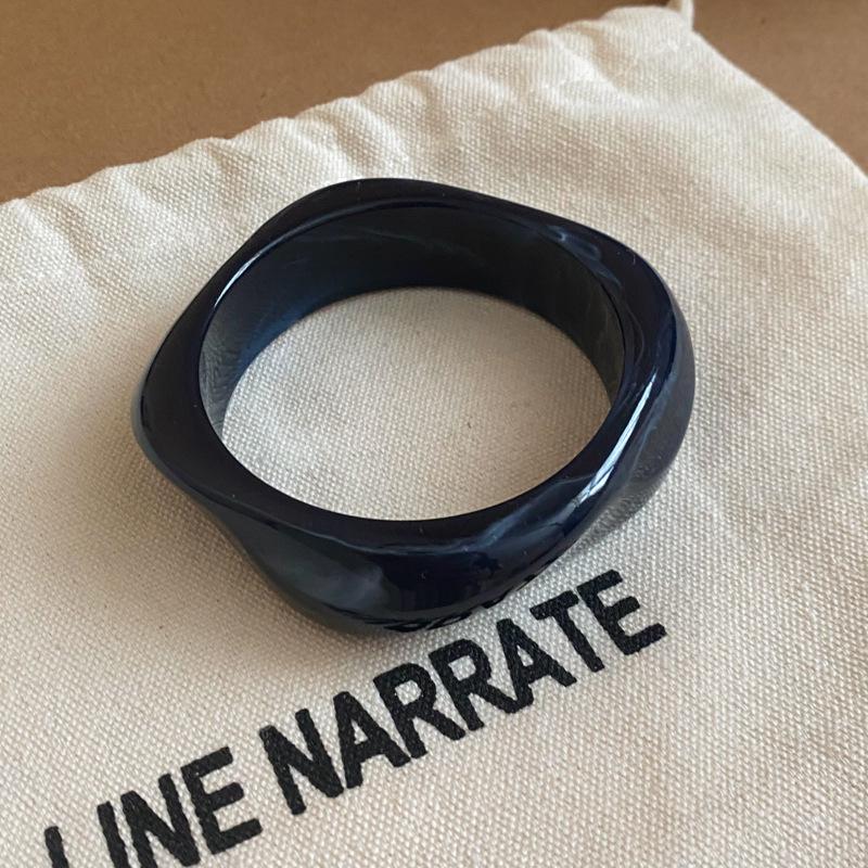 

Акриловый витой квадратный браслет: Элегантный браслет для通勤 высокого класса для женщин