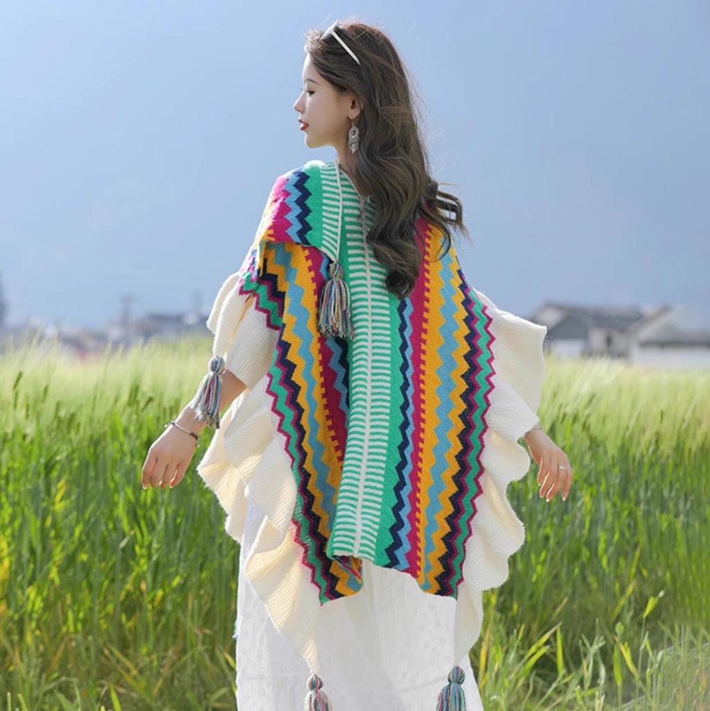 Handgestrickter Schal und Klimaanlagen-Cape im Ethno-Stil mit Quasten