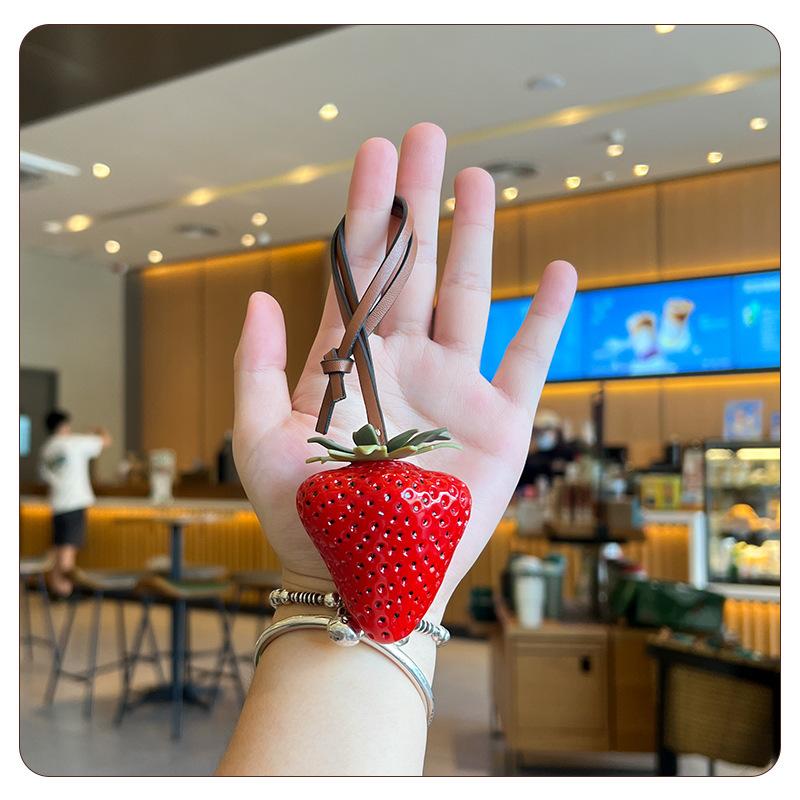 Christmas new strawberry bag pendant three-dimensional resin cute mobile phone lanyard keychain jewelry accessories bag pendant