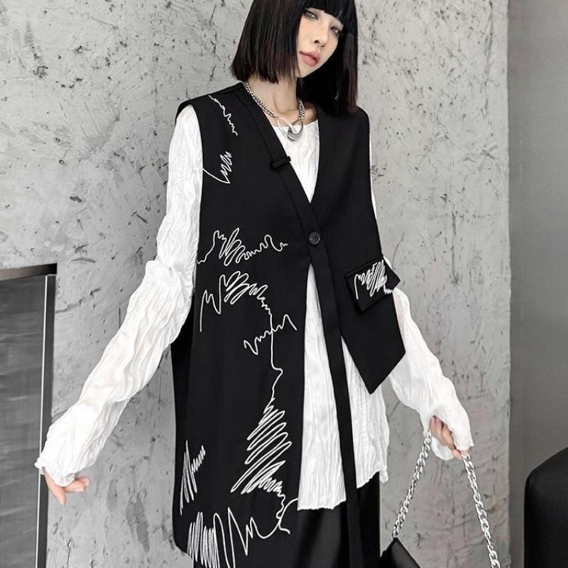 Design Personalized Embroidery Vest Female Spring and Summer Irregular Loose Vest.