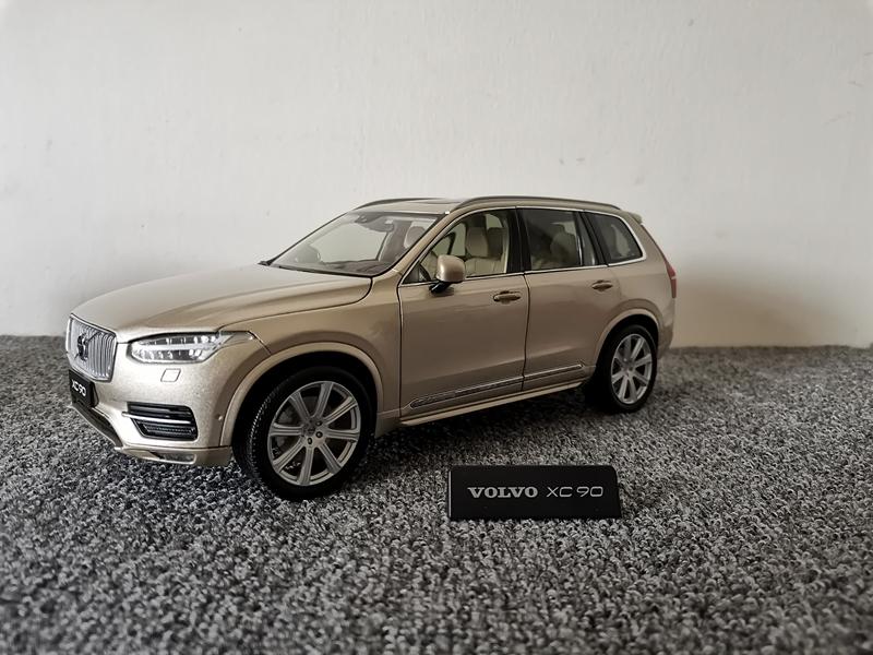 

1:18 XC90 SUV Alloy Car Model Large-scale Simulation Auto Model Collect Gifts Computer Desktop Ornaments Toys