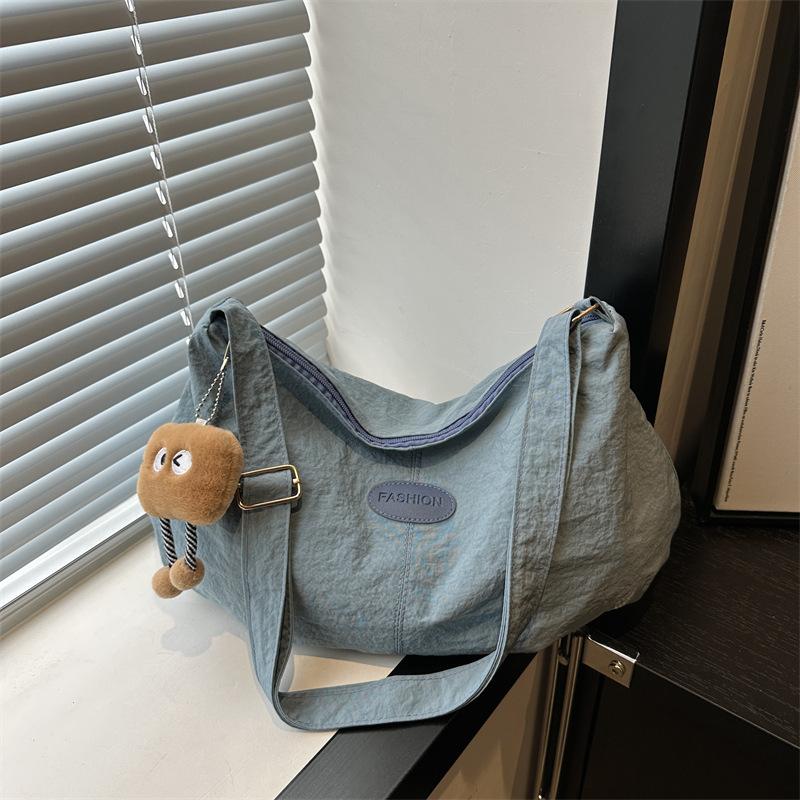 Casual and Fashionable Foreign Style Pendant 2025 Summer New Fabric Texture Foreign Style Simple Tote Shoulder Messenger Bag