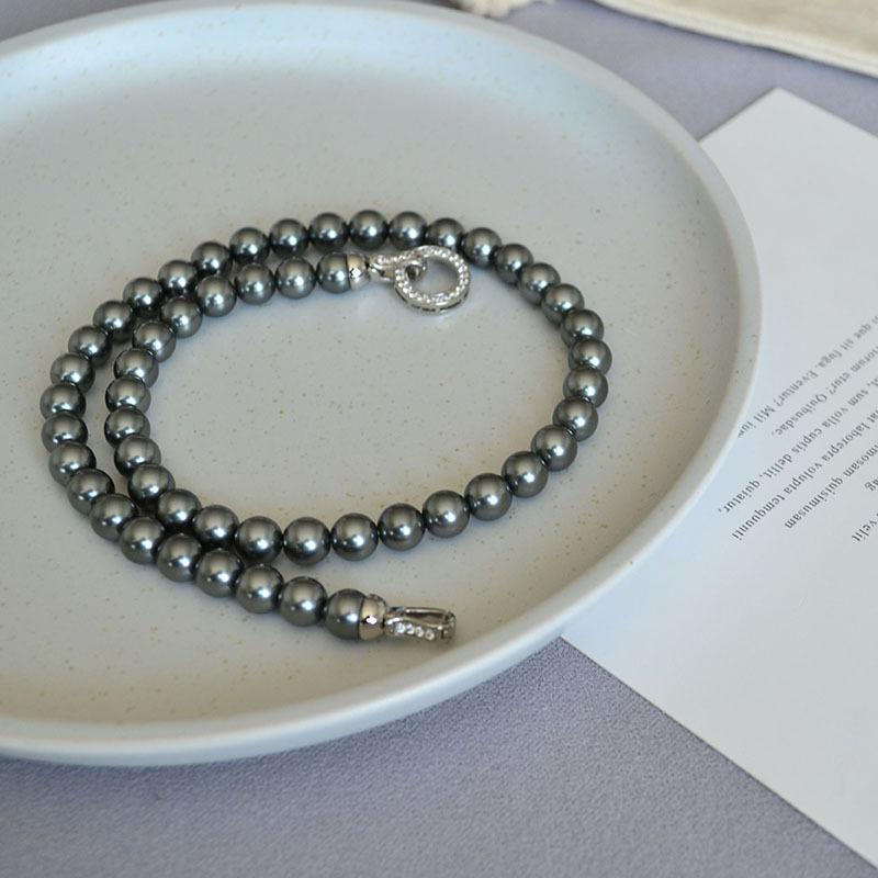 

Французское винтажное идеально круглое ожерелье с круглой пряжкой из таитянского мокко с бриллиантами и цирконами на ключичной цепочке