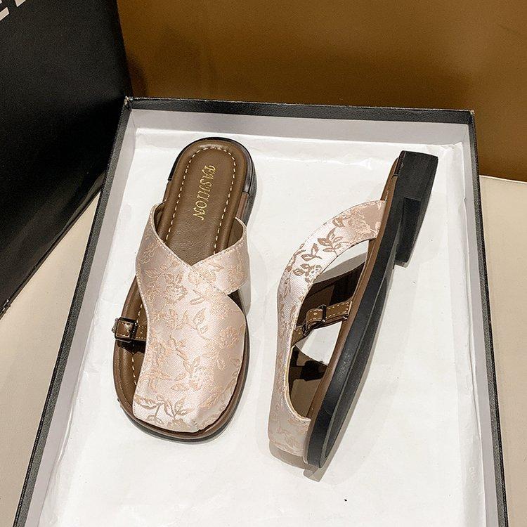 Roman half slippers women's summer breathable Chinese style new small hollow with skirt outer bag head slippers