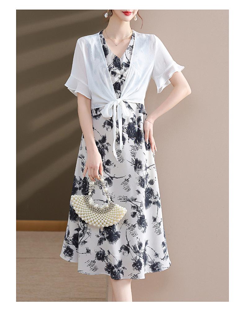 Sophisticated Summer Two-Piece Set for Middle-aged Women: Wide-leg Skirt and Top Ensemble