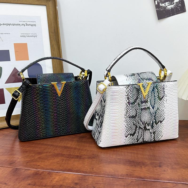 New high-end Capu snake pattern V lady bag portable shoulder women's bag