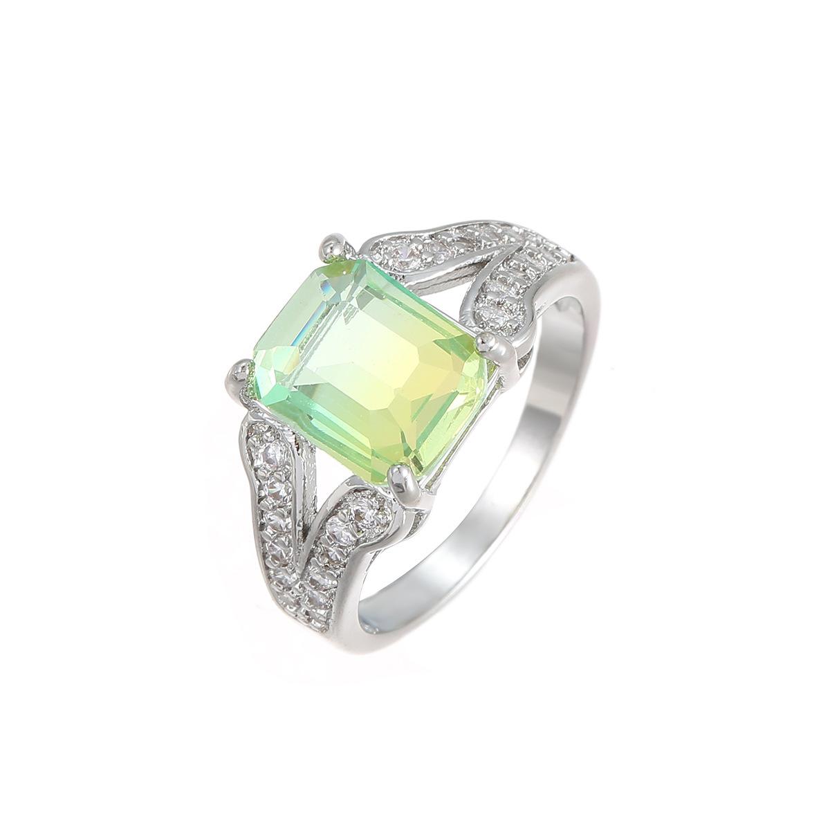 

Яркое медное кольцо с изумрудом и цирконием | Геометрическая металлическая конструкция с призматическим свечением 6