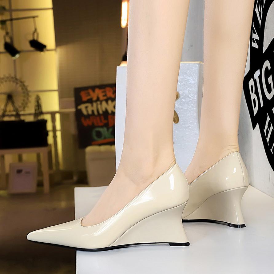 Slope Heeled Shoes for Women, High Heels, Slope Heels, Shallow Mouth, Pointed Toe, Patent Leather Single Shoes, Slope Heels