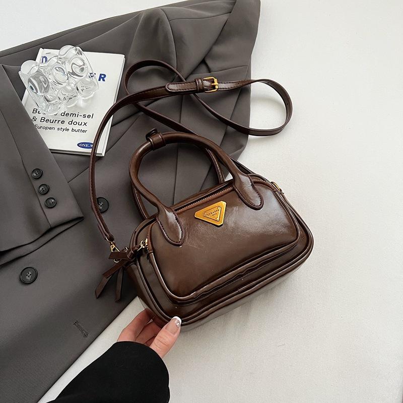 

Европейская и американская ретро-сумка Бостон женская 2025 осень и зима новая женская плечевая сумка-мессенджер сумка-подушка 21*9*14