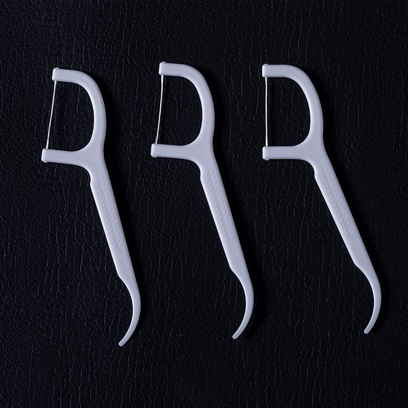 Ultratenká polymerová dentální nit v tyčince s klenutým párátkem a mezizubním kartáčkem