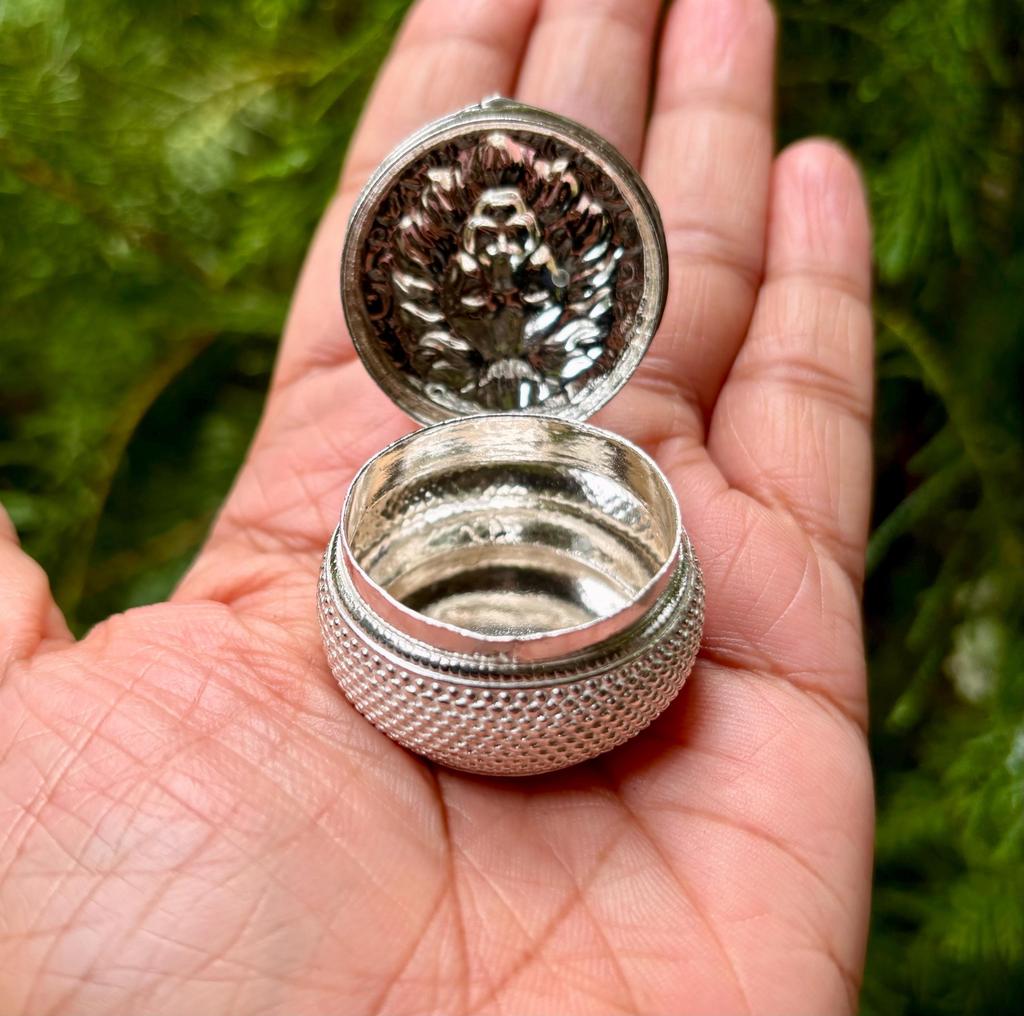 999 Silver Lion Design Trinket Box, Oxidized Hinged Casket Container