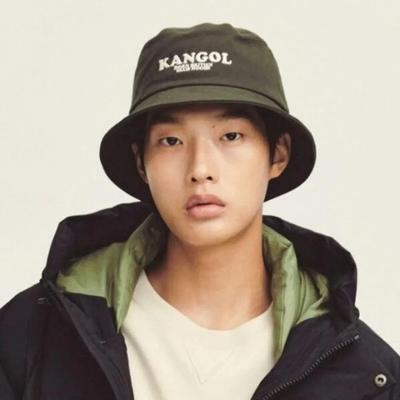 Kopfbedeckungen – Hüte & Bucket Hats