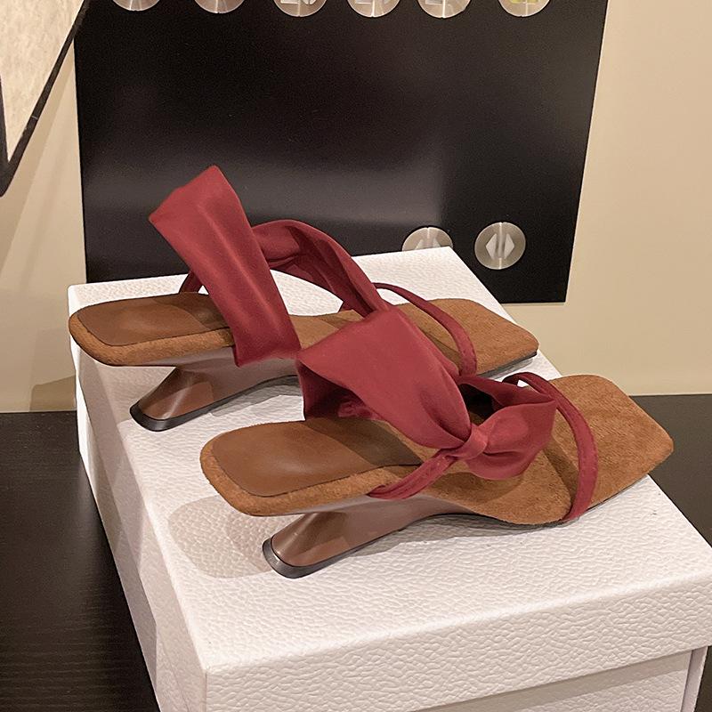 Temperament suede square-headed fairy open-toed slippers female 2025 spring new outer wear Korean version retro Spice Girl cool slippers