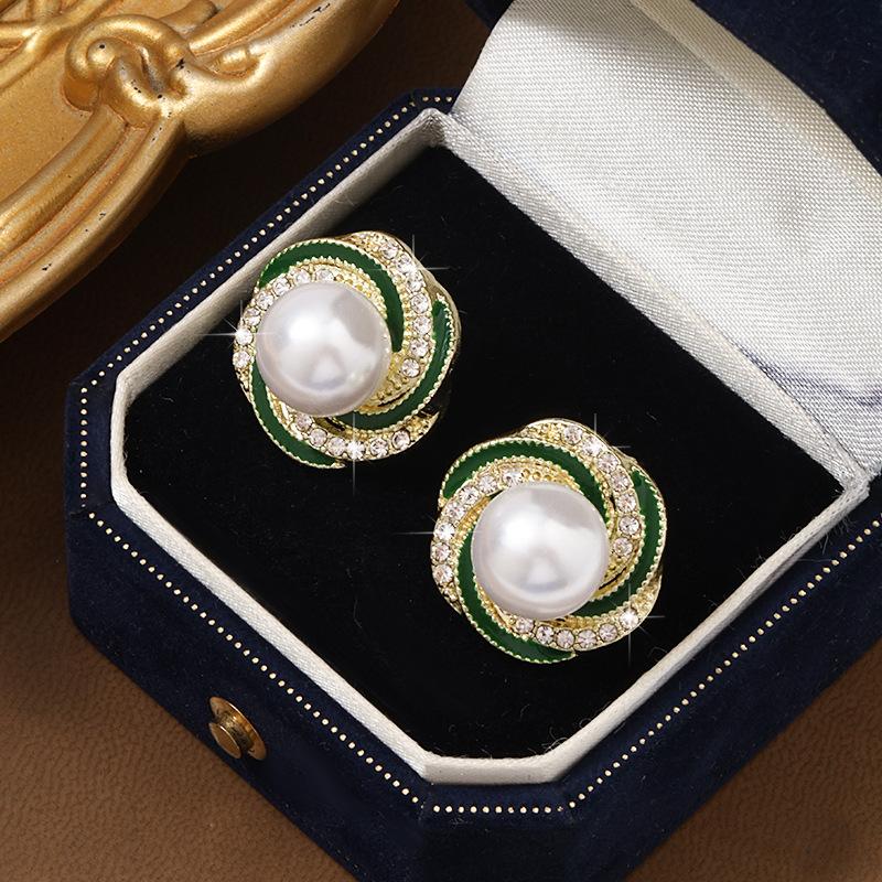 

Green Earrings High-end Earrings High-end Elegant Simple Earrings